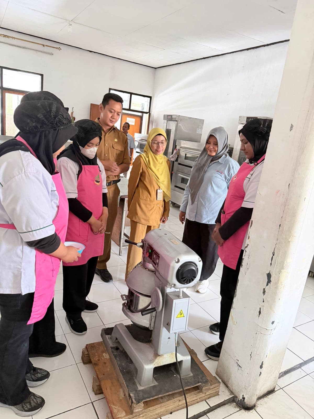 UPT BLK WONOJATI MALANG GELAR UJIKOM ROTI DAN KUE, PASTIKAN LULUSAN SIAP KERJA DAN BERSERTIFIKAT